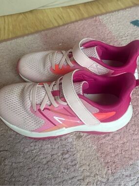 New Balance Girls Pink & White Hook & Loop Sneakers Size 2.5 Youth